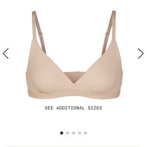 SKIMS FITS EVERYBODY CROSSOVER BRALETTE IN SAND